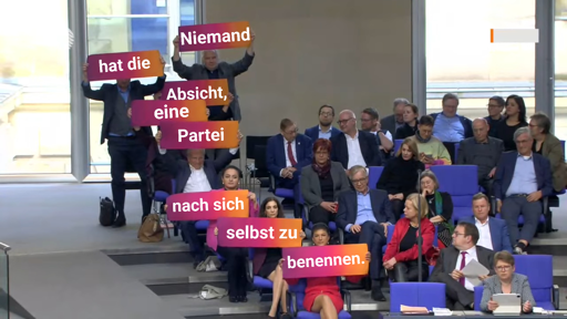 Abgeordnete der Partei "Bündnis Sarah Wagenknecht" halten im Bundestag Schilder hoch. Auf diese Schilder wurde nachträglich digital der Spruch "Niemand hat die Absicht, eine Partei nach sich selbst zu benennen." geschrieben.